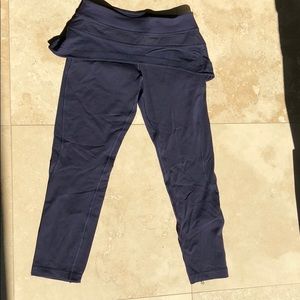 Lululemon crop pant with built in skirt Sz 6